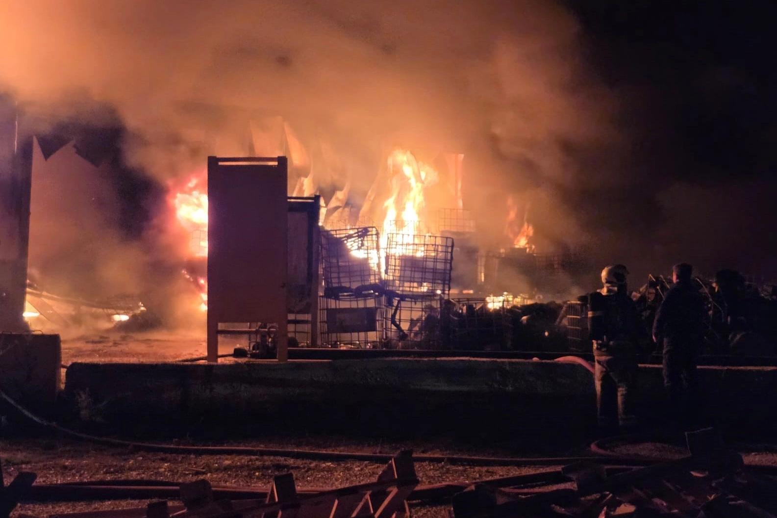 Boya dönüşüm fabrikasında yangın! İşte o görüntüler!