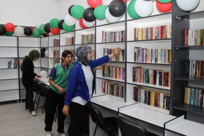 Kitap aşkıyla yola çıktılar, kütüphane kurdular