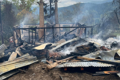 Ahşap Ev Alev Alev Yandı