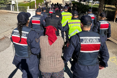 Küçükbaş otlatma bahanesiyle ilçe ilçe gezerek 5 milyonluk kablo çalan aynı aileden 9 şüpheli tutuklandı