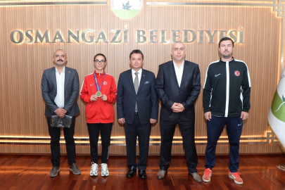 Başkan Erkan Aydın'dan Şampiyon Sporcuya Tebrik: "Sıla Zeynep Turan Hepimize İlham Veriyor"