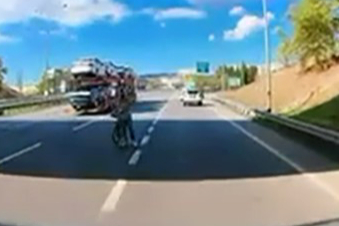 Tersten İlerleyen Otomobillerin Yerini Bu Sefer de Bisikletli Aldı