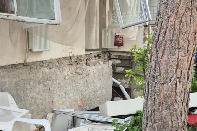 Molozların altında kalan 66 yaşındaki kadın hastaneye kaldırıldı
