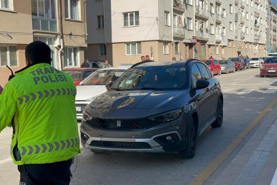 Yolun Karşısına Geçmek İsterken Otomobil Çarptı