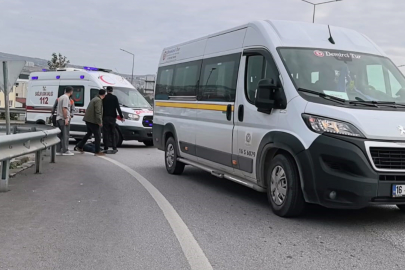 Kavşaktan Dönüş Yapan Minibüs, Yol Kenarında Yürüyen Yaşlı Adama Çarptı