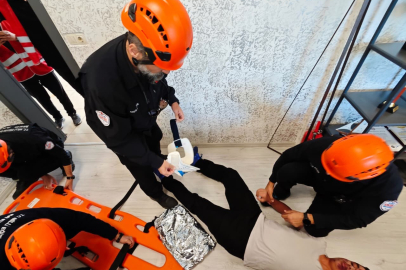 Bursa'da Yapılan Deprem ve Yangın Tatbikatı Gerçeği Aratmadı