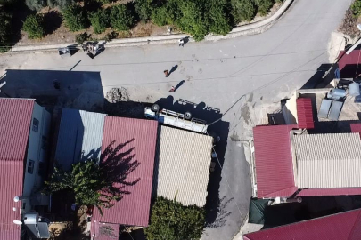 Nakliye Kamyoneti Virajı Alamayarak Depoya Girdi