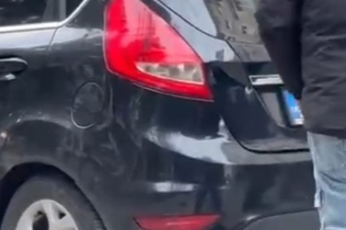 Vatandaşların kaldırdığı aracın altından çıkartılan çocuk hastaneye kaldırıldı