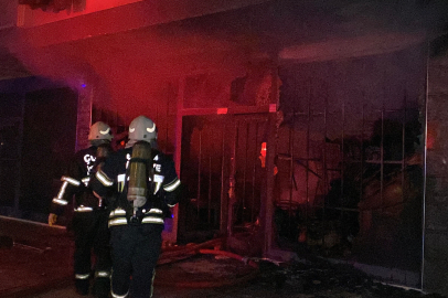 İş Yeri Deposu Alevlere Teslim Oldu