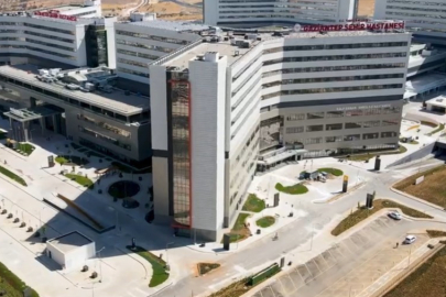 Gaziantep Şehir Hastanesi'nin 2'inci yıldönümü pasta kesimi ile kutlandı