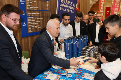 ‘Cumhuriyet Demek' Kampanyası, Kentin Dört Bir Yanında Büyük İlgi Görüyor