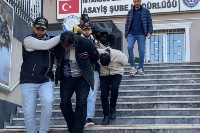 Fatih'te gözlerine kestirdikleri turistlerin paralarını el çabukluğuyla çalan 1'i kadın 3 kişi yakalandı