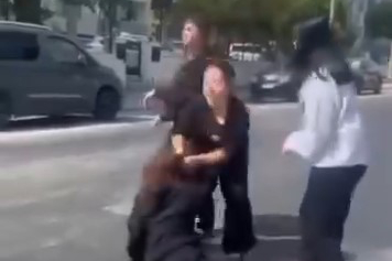 Okul çıkışı akran zorbalığı: Saçlarından tutup sürükledi!