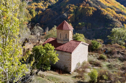 İmera Manastırı ve çevresi sonbaharda renk cümbüşüne döndü