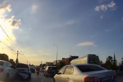 Bursa'da Duran Trafikte Zincirleme Kaza