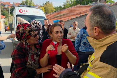 Kütahya'daki yangında bir anne ve iki çocuğu, balkona sığınarak alevlerden kurtuldu