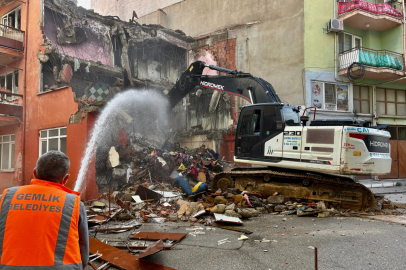 Gemlik’te Metruk Binalar Bir Bir Yıkılıyor: Eşref Dinçer Mahallesi’nde Güvenli Yıkım