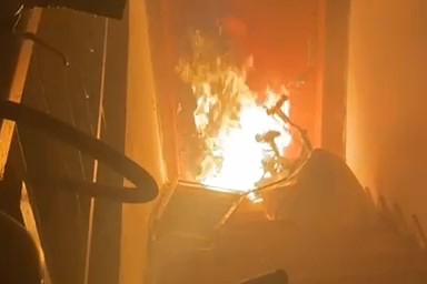 "Pitbull köpeği ve satırla bizi tehdit ediyor, korkuyoruz"