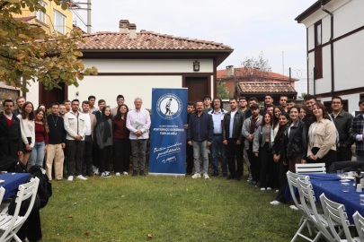 Başkan Dalgıç, Gençlerle Tahir Paşa Konağı’nda Buluştu: “Cumhuriyetimizin Temel Değerlerine Sahip Çıkıyorlar”