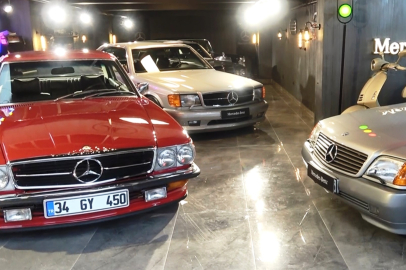 Formula 1 güvenlik aracıyla günlük tura çıkan koleksiyoner