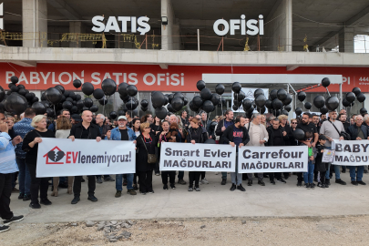 Bursa'da siyah balonlar gökyüzünü kapladı