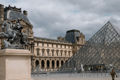 Fransız medyası: "9 parça mücevher çalındı"