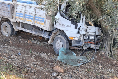 Bursa’da kamyon otomobille çarpıştı: 1 yaralı