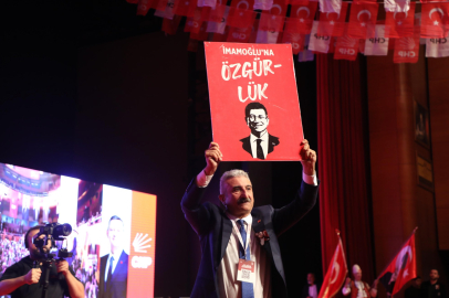 CHP Bursa İl Kongresi’nde Nihat Yeşiltaş Güven Tazeledi