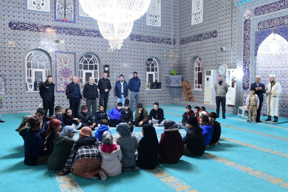 “Dede, Baba, Torun Aynı Safta” – Kestel’de Sabah Namazı Buluşmaları Sürüyor