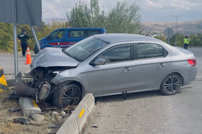 Kırıkkale'de iki otomobil çarpıştı