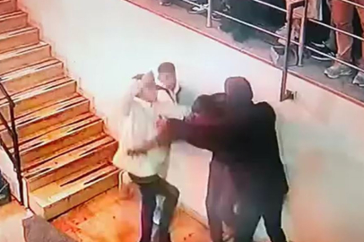 Marketin Önünde Tekme Tokat Kavga