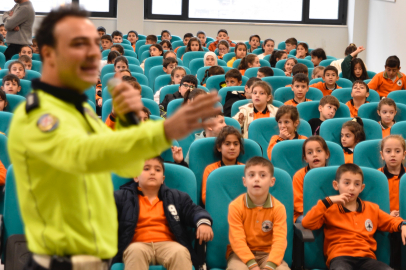 Okullarda trafik güvenliği eğitimleri devam ediyor