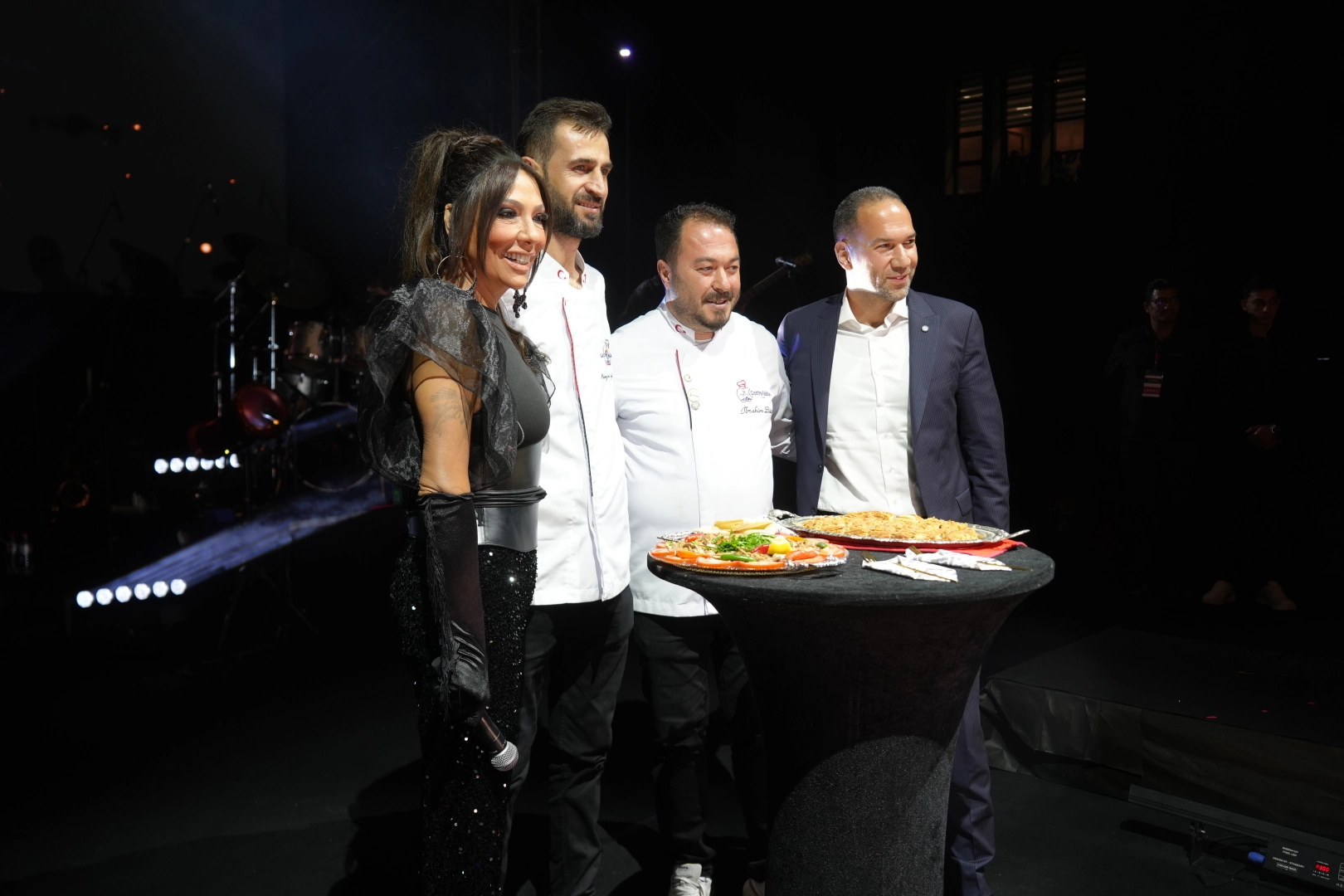 Işın Karaca, Niğdelilere unutulmaz bir gece yaşattı