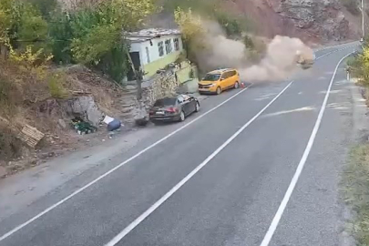 Tunceli’de faciadan dönüldü: Kaya parçası yola düştü