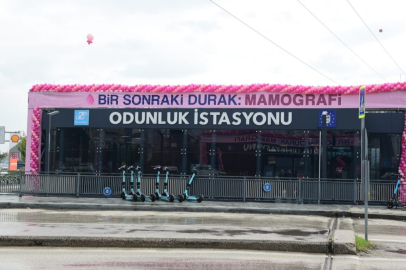 Bu sefer pembe balonlar meme kanserinde erken teşhisin önemine dikkat çekmek için gökyüzüyle buluştu