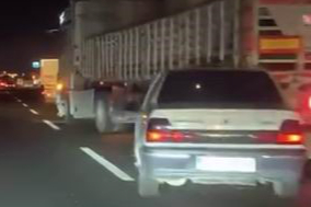 Otomobil Tırın Altına Girdi: Sürücü Ölümden Döndü