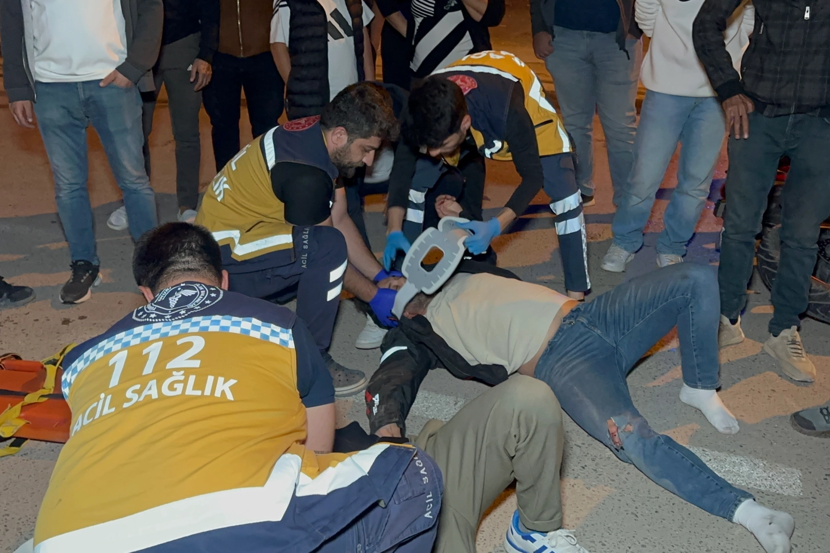 Otomobil ile motosiklet çarpıştı