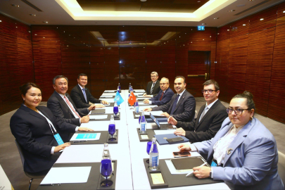 Bakan Kacır'dan Bakü'de diplomasi trafiği