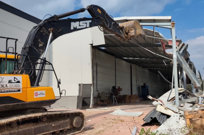 Nilüfer’de kaçak yapıya geçit yok: Ürünlü’de iki fabrika binası yıkıldı