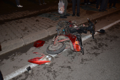 Otomobil elektrikli bisiklete çarptı: 1 ölü, 1 yaralı