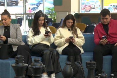 2024 yılının terimi olan "Kalabalık Yalnızlık" makale konusu oldu