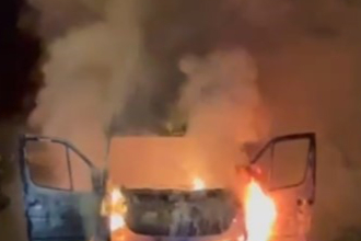 Seyir Halindeki Minibüs Alev Topuna Döndü