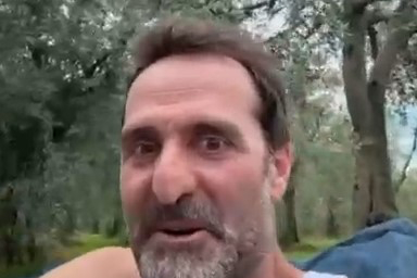 Ünlü oyuncu Timur Acar İznik’te satın aldığı zeytinlikte ilk hasadını yaptı