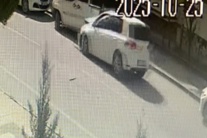 Otomobil Park Halindeki 3 Otomobile Çarptı: Görüntüler Kaydedildi