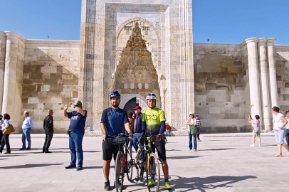 MS Hastası Adam Bisikletle İlleri Geziyor