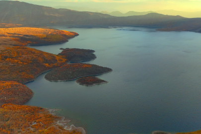 Nemrut Kalderası, sonbaharın gelmesiyle birlikte adeta altın sarısına büründü