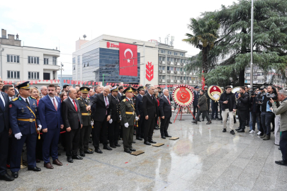 Başkan Bozbey, Atatürk Anıtı’na Çelenk Sundu: “Cumhuriyet Demek Hepimiz Demek”