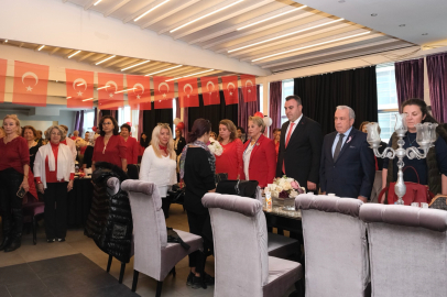 Nilüfer’de Cumhuriyet Coşkusu: Başkan Şadi Özdemir, Kadınların Dayanışmasına Dikkat Çekti