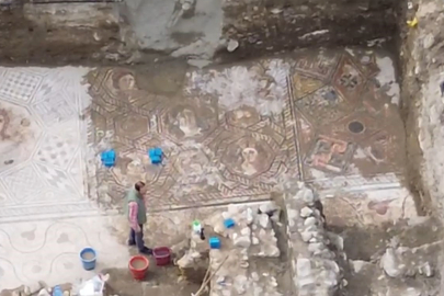 Bursa'da 400 metrekarelik dev mozaik gün yüzüne çıkarıldı