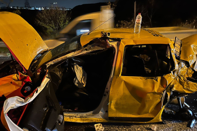 Ticari taksi iki kamyon arasında sıkıştı: 1 yaralı